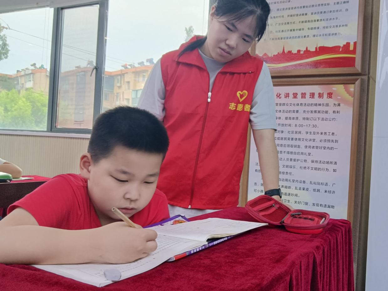 安徽學(xué)子三下鄉(xiāng)：垃圾分類你我他，環(huán)境文明靠大家