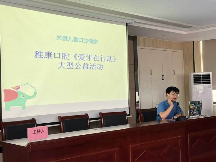 手牽手愛衛(wèi)生，心連心文明行