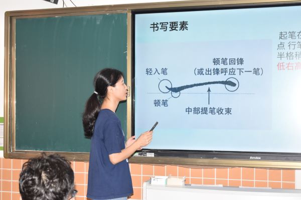 傳承中國漢字，書法走進課堂 --嶺南師范學院“山河承宇”社會實踐隊開展硬筆書法特色課程