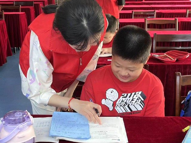 安徽學(xué)子三下鄉(xiāng)：學(xué)習(xí)中外文化，開拓全球視野