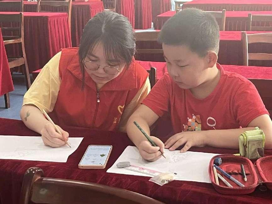 安徽學(xué)子三下鄉(xiāng)：跨越國界，共享文化精髓