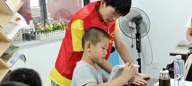 安徽學子三下鄉(xiāng):趣味伴童心，急救記心中