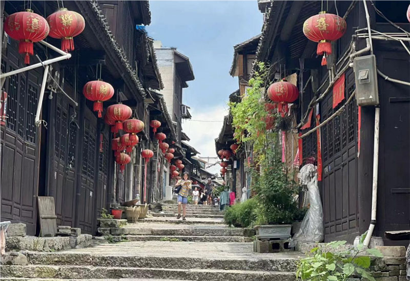 重外院“青歌筑夢(mèng)”實(shí)踐團(tuán)三下鄉(xiāng)實(shí)踐調(diào)研 | 穿越千年古鎮(zhèn)，回望崢嶸歲月