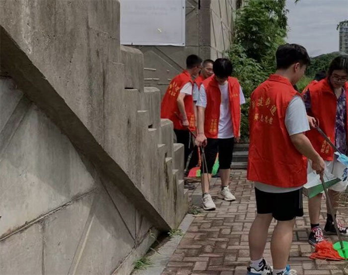 共創(chuàng)衛(wèi)生環(huán)境，搞好河道管護