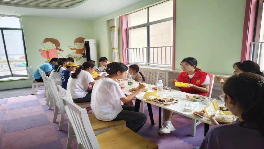 山東管理學院筑夢人志愿團隊以智慧之光，點亮蓬萊