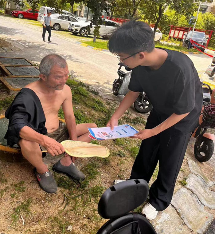 滁州學(xué)院學(xué)子赴滁州龍蟠社區(qū)禁毒宣傳