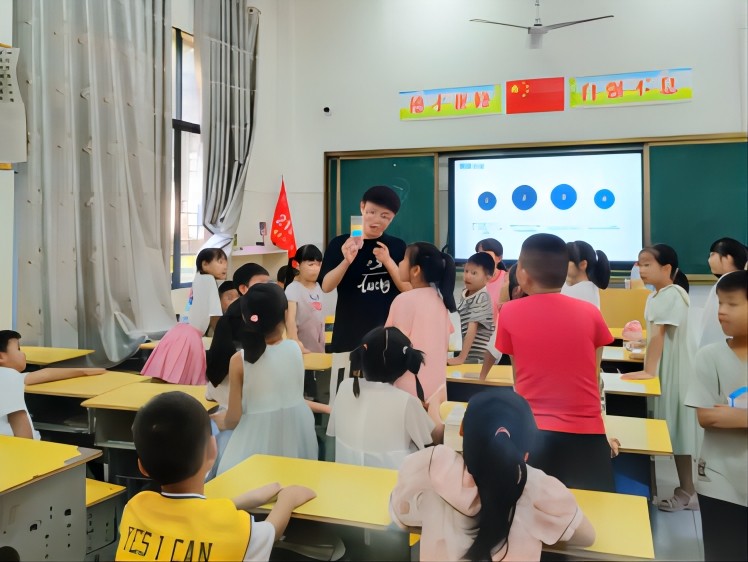 【青春建功，實(shí)踐鑄魂】童心相伴同行，共鑄七彩假期——中南大學(xué)湘雅公共衛(wèi)生學(xué)院教育關(guān)愛暑期社會(huì)實(shí)踐活動(dòng)正式開始！