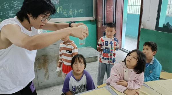 守護(hù)朝陽，助力成長|長安大學(xué)筑夢黔行暑期社會實踐隊開