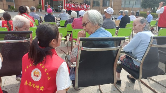 傳播中醫(yī)藥文化：古法新傳，宣講團(tuán)養(yǎng)老院行普及中醫(yī)文化