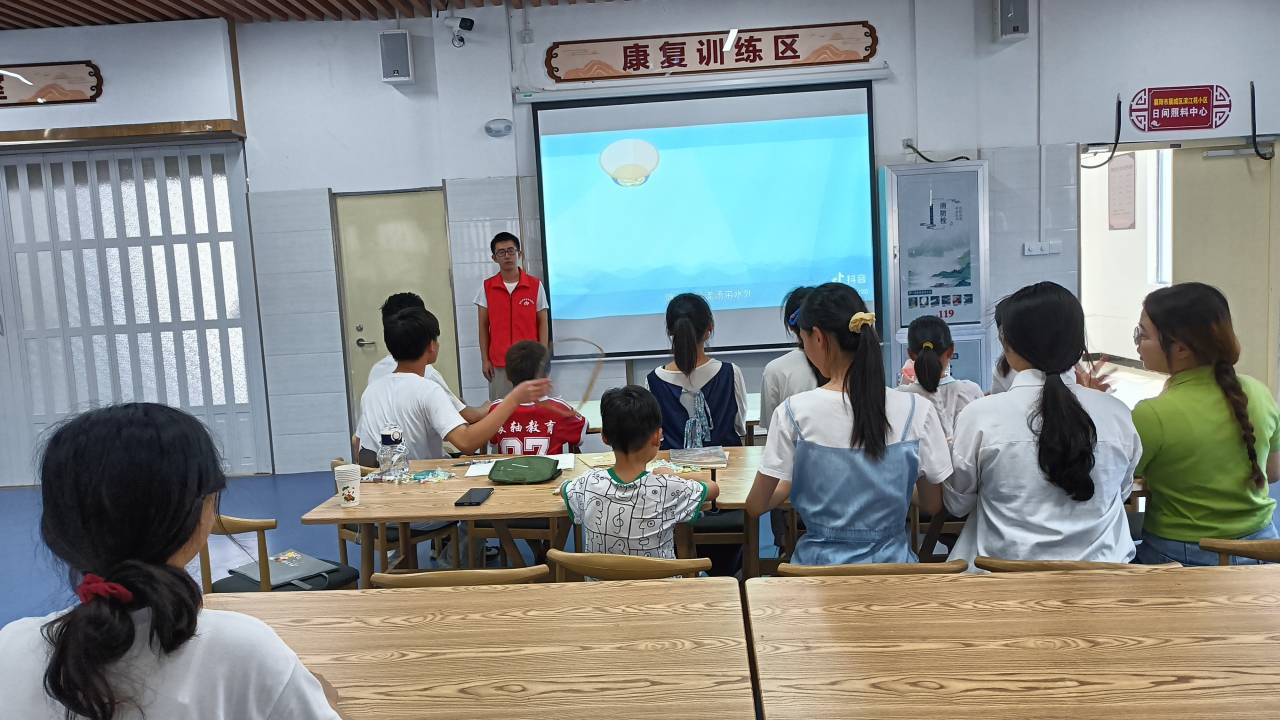 學習與玩耍相結合，構建多彩暑假
