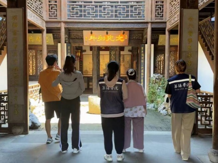 沿江河行舟，覽水鄉(xiāng)風華