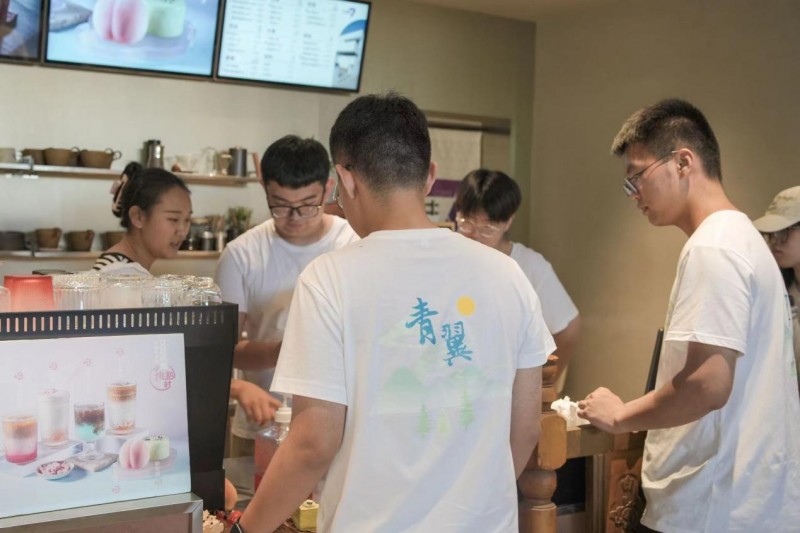 咖啡引桃香，桃香漾咖啡——“青翼乘云，榮耀沙洲”團隊助力延伸鳳凰水蜜桃產(chǎn)業(yè)鏈