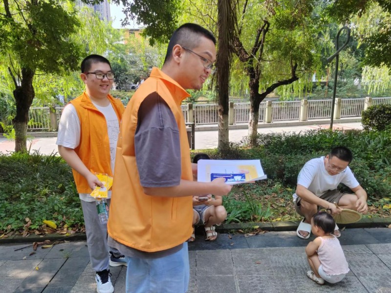 暑假“三下鄉(xiāng)”活動：大學(xué)生深入社區(qū)，調(diào)研居民生活實況