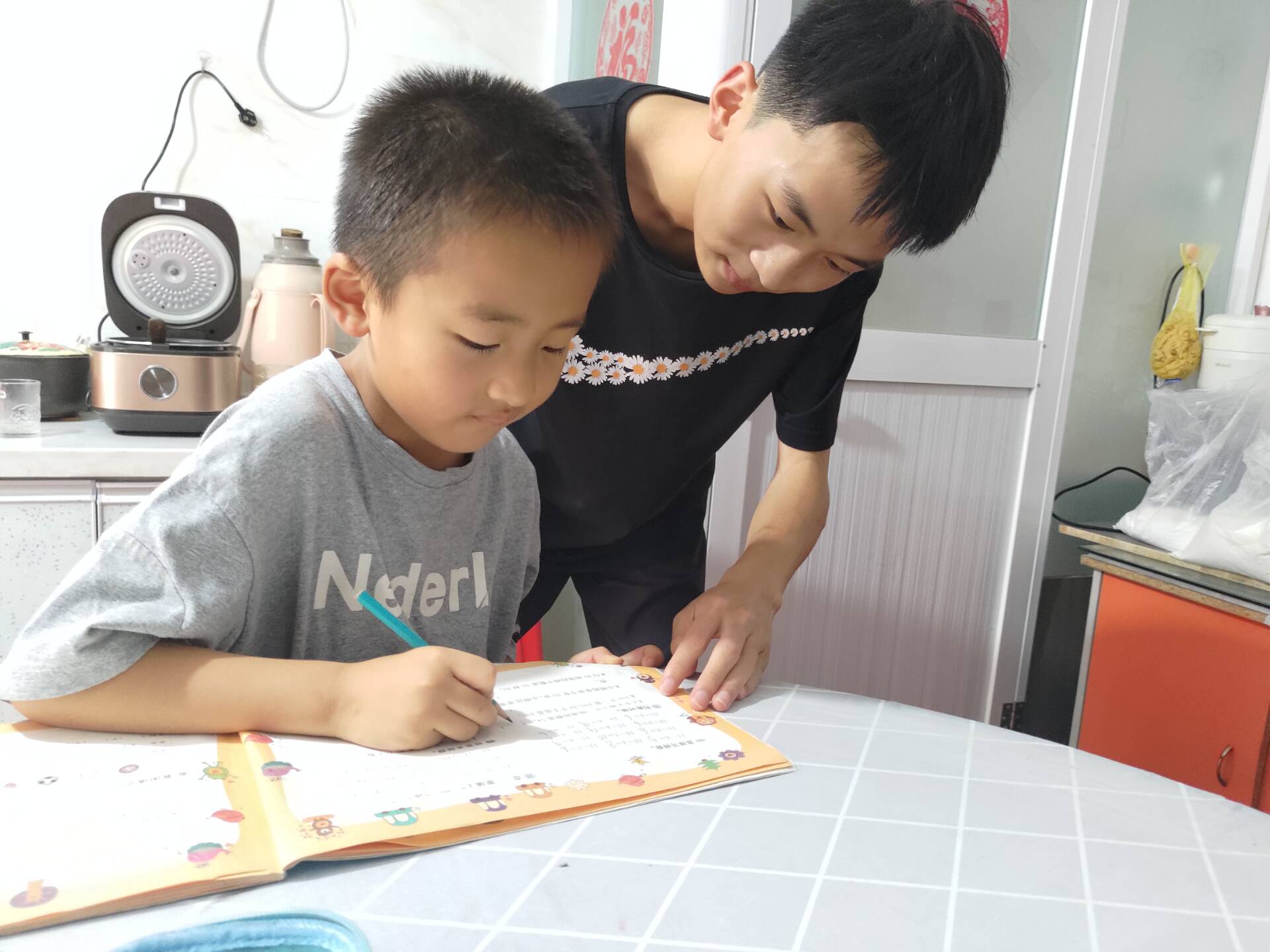 情牽留守，愛暖童心——關(guān)注留守兒童