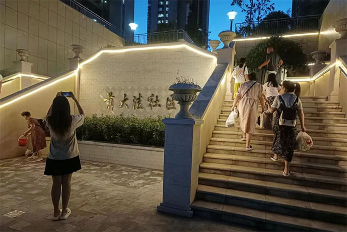 深情感悟田間，在夜市煙火間的夏日收獲