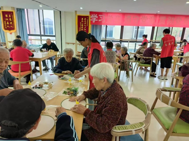 “綻放夕陽之花，簇簇人間溫情” ——安徽信息工程學院管理工程學院實踐團