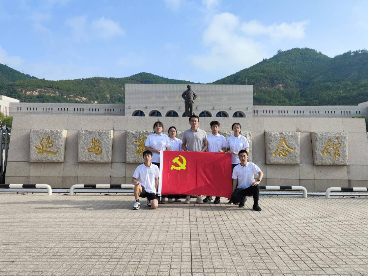 追憶·傳承 赴圣地八月一悟正道 至延安建軍節(jié)感黨恩 | 長安大學(xué)赴陜甘地區(qū)“黨史重溫傳薪火·青年擔當助振興”暑期社會實踐活動(延安篇)
