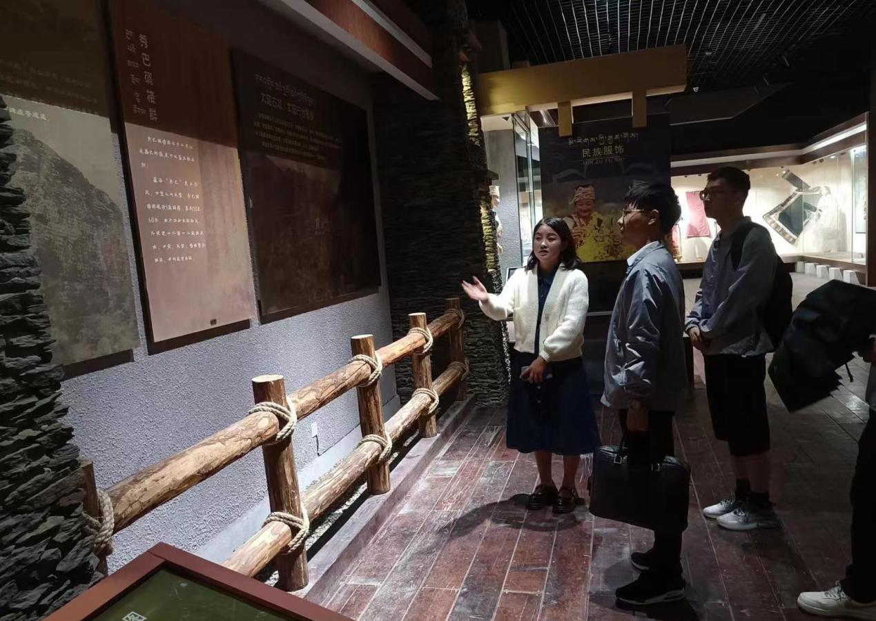 走進(jìn)自然博物館，感悟人與自然和諧共生