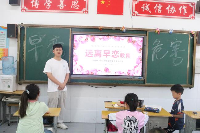 “情竇初開，理智為先”——武昌理工學(xué)院云夢書韻志愿服務(wù)隊開展“早戀危害”主題特色課程