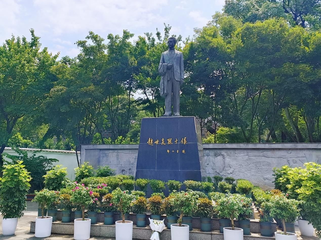 青春人科進(jìn)行時：先烈英魂永緬懷，紅色血脈代代傳