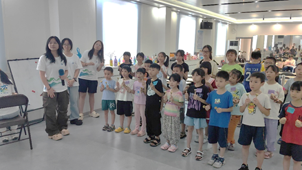 佛山大學“尋跡·傳承”實踐團在南海區(qū)獅山鎮(zhèn)夏令營中豐富青少年文化生活