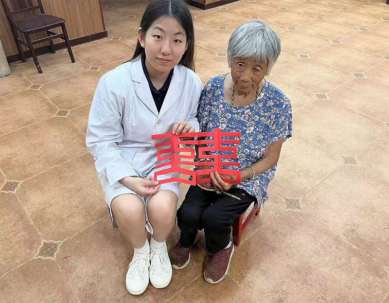剪下百花開，紙上春秋往