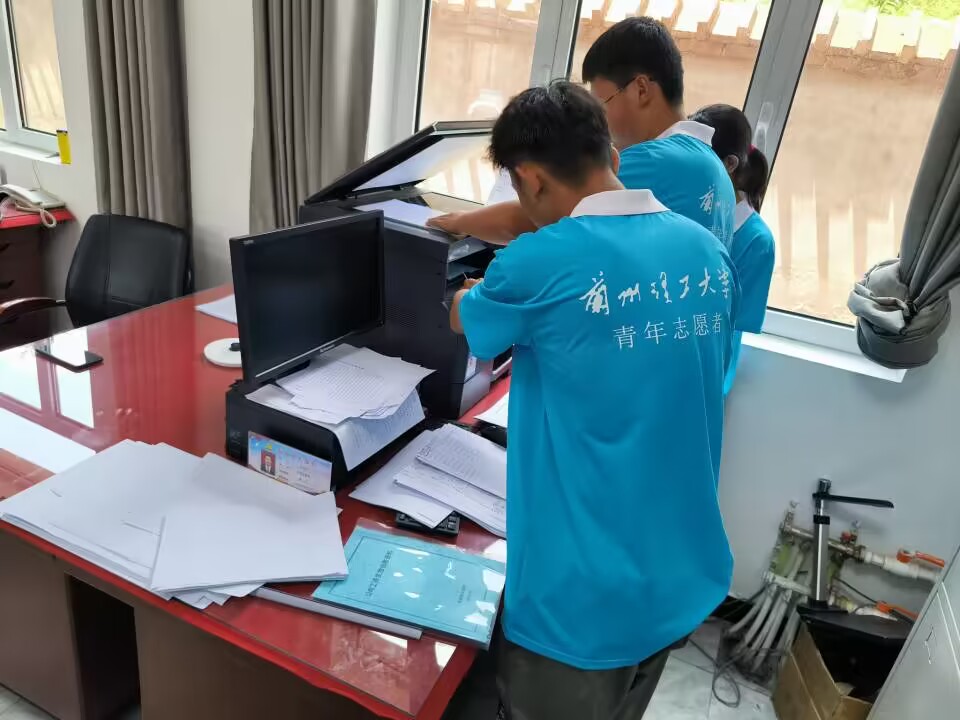  蘭理學(xué)子三下鄉(xiāng)：走進(jìn)基層，感悟民生，助力村民實(shí)事