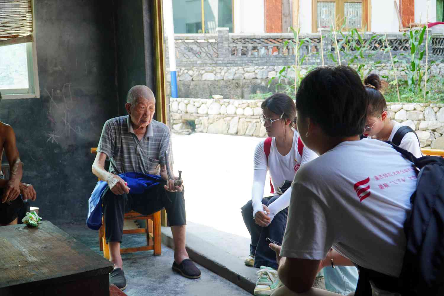 走街入戶，傾聽民聲