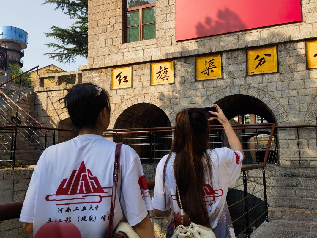 追尋紅色足跡，堅(jiān)定理想信念