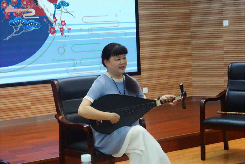 聽?zhēng)熤v課，走進(jìn)南音
