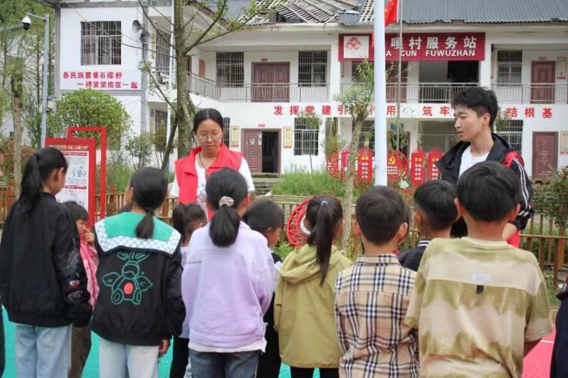 長安大學(xué)赴貴州畢節(jié)“渭愛育夢赴黔川·攜手啊嘎助振興”暑期社會實踐隊春風(fēng)化雨，以“美”育人