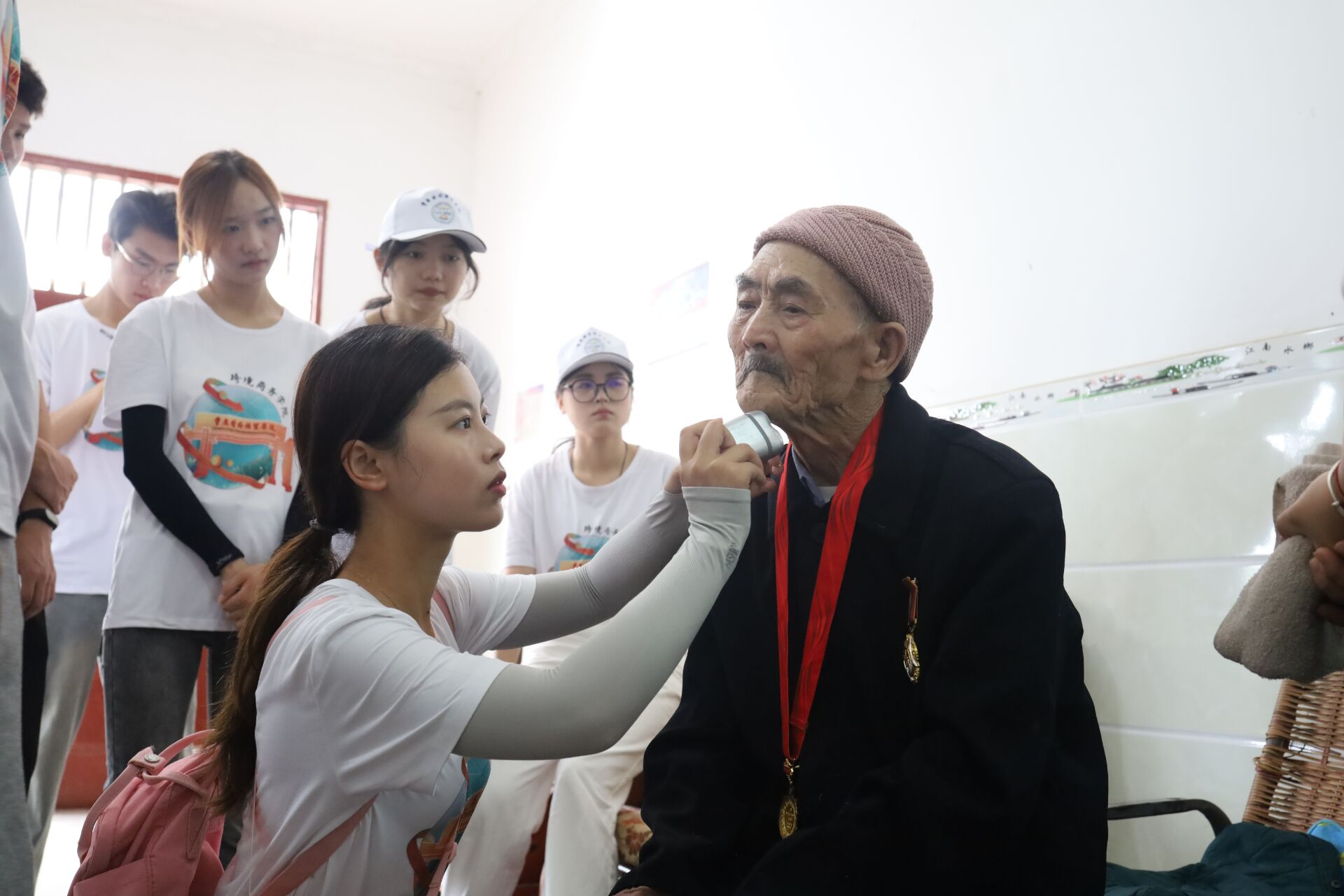 聽(tīng)得老兵憶往事，吾輩知使命如磐