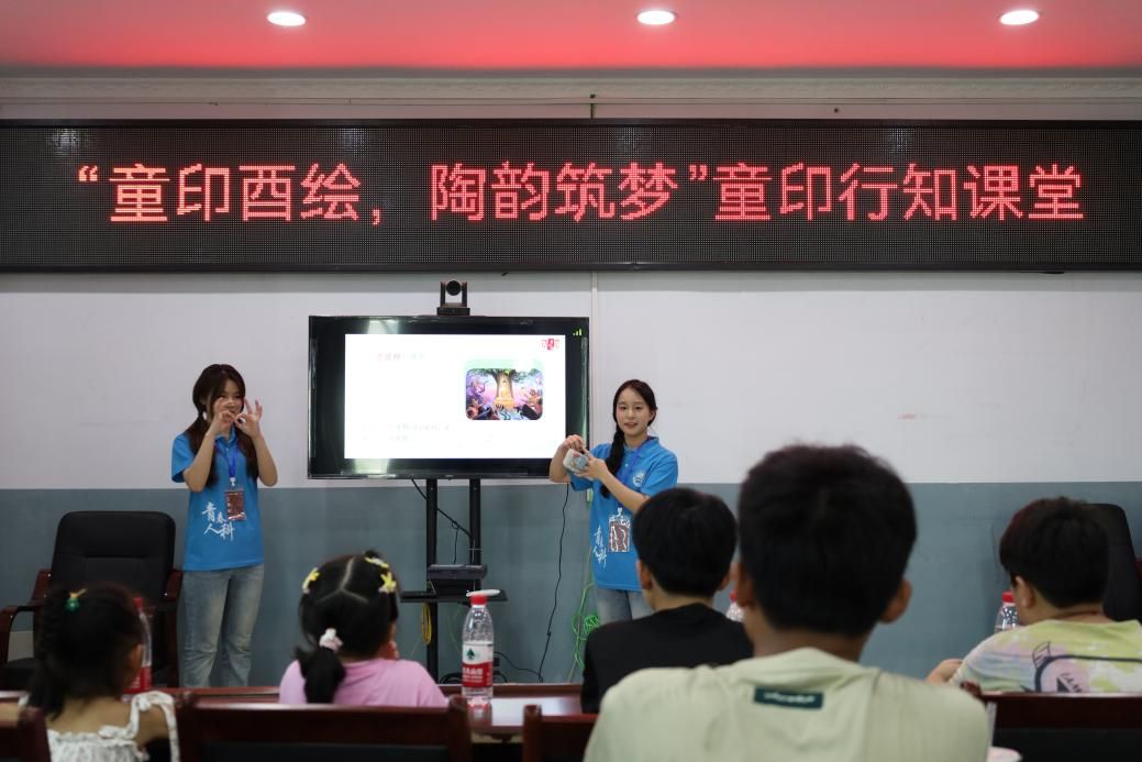 青春人科進(jìn)行時：龍?zhí)豆沛?zhèn)書香盈，知識芬芳潤人心