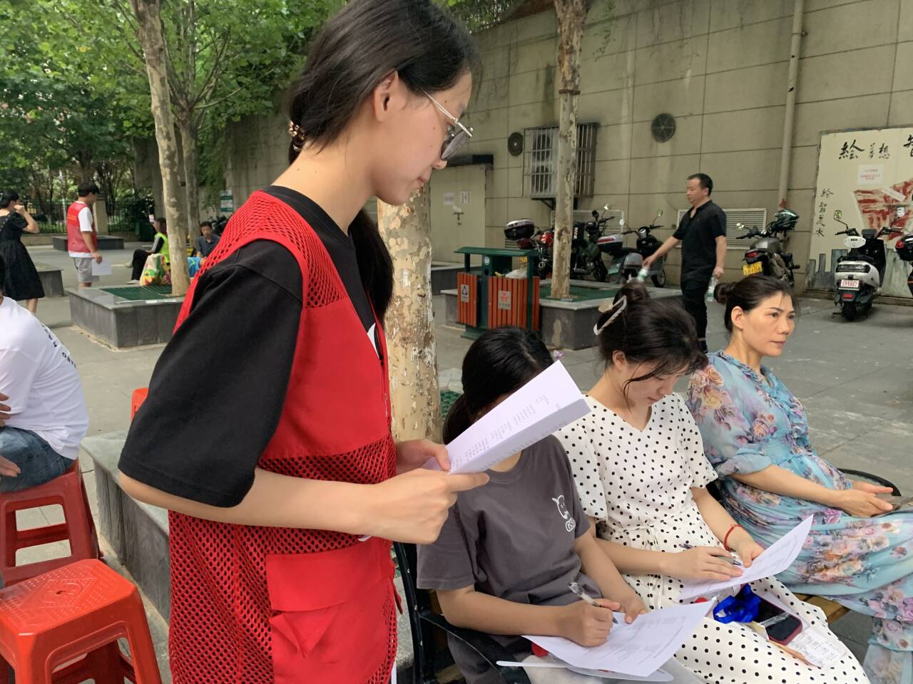 湖北學(xué)子三下鄉(xiāng)：開展“愛水護(hù)水”問卷調(diào)查活動(dòng)，倡導(dǎo)節(jié)約用水意識
