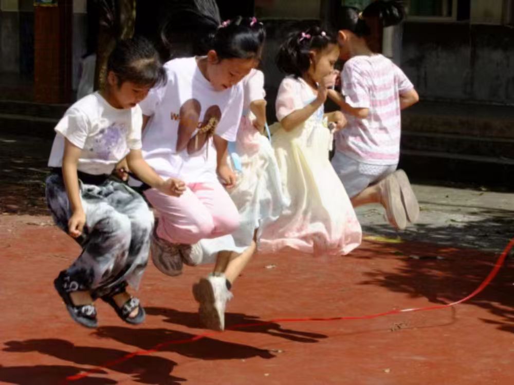多彩課程繪童心：“青”聽鄉(xiāng)土實(shí)踐隊(duì)開展系列特色課程