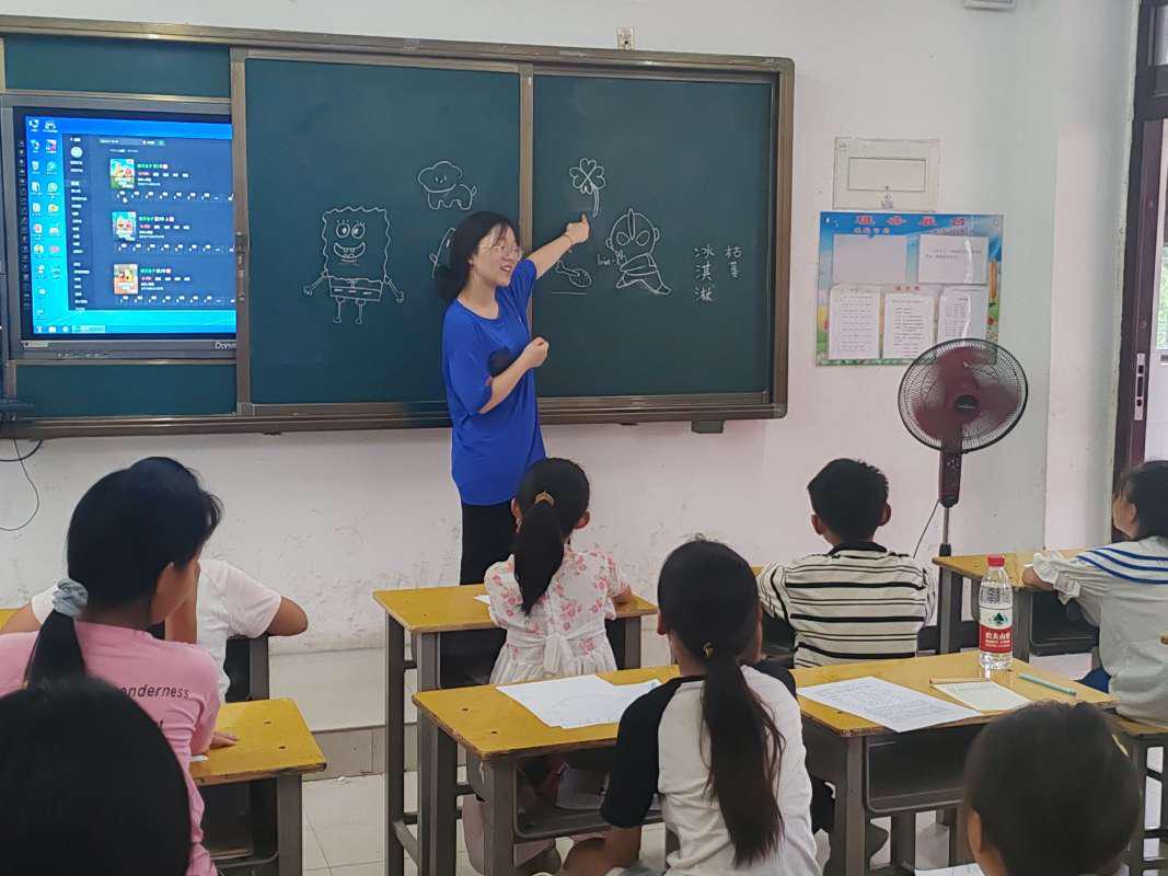 青春筑夢，知識播種。