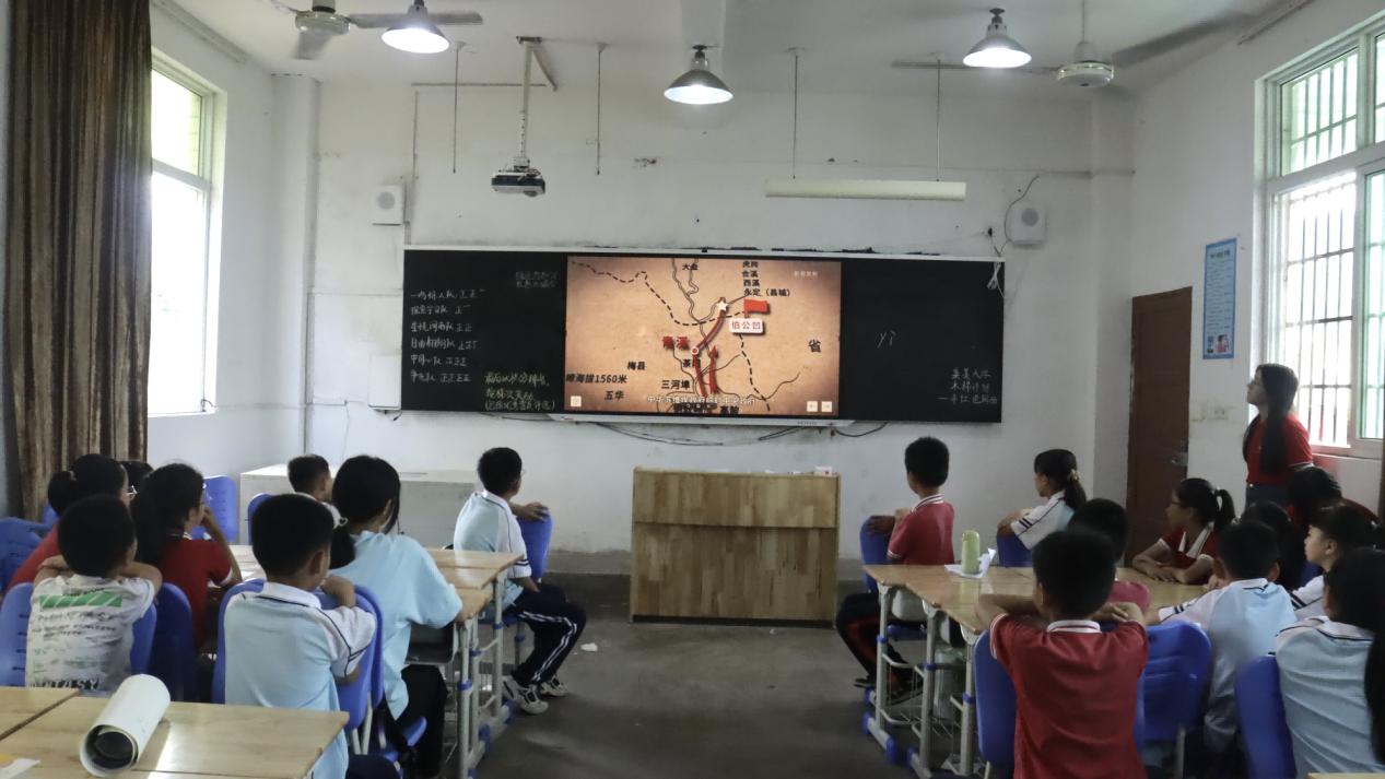 集大學(xué)子踏尋紅色足跡：創(chuàng)新課堂講紅色文化，攜手童心續(xù)革命血脈