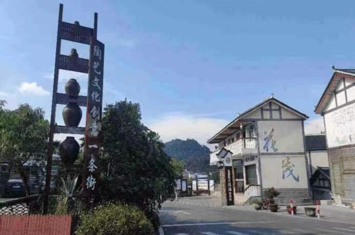 振興鄉(xiāng)愁花茂，美麗多彩貴州