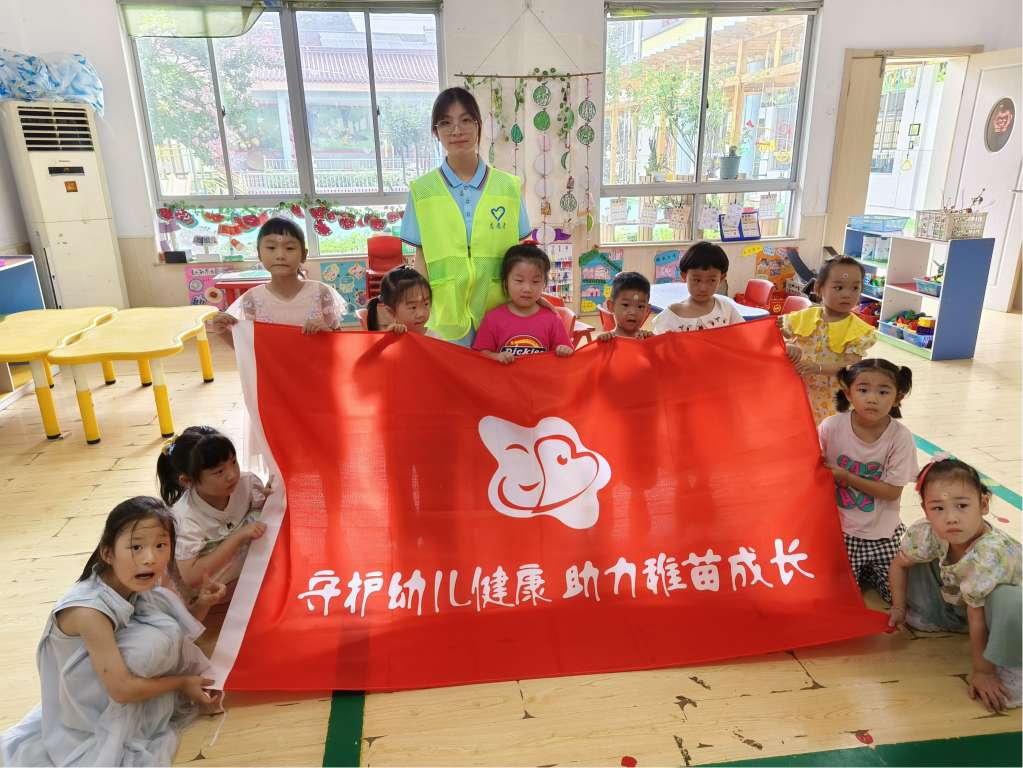 江蘇衛(wèi)生健康職業(yè)學(xué)院學(xué)子三下鄉(xiāng)：繪本宣講，助力幼兒心理健康成長(zhǎng)