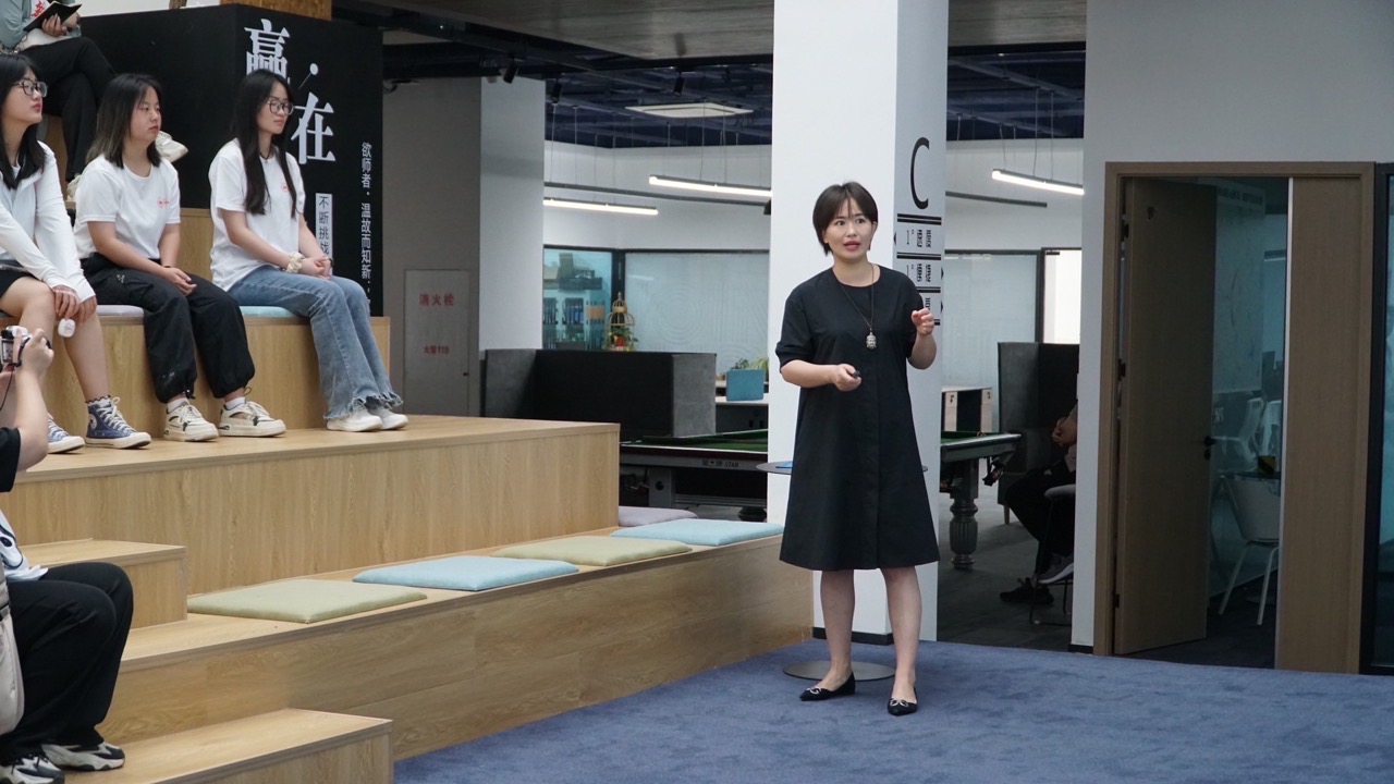 企業(yè)先鋒，科技賦能——安徽大學(xué)新聞傳播學(xué)院赴碭山重點(diǎn)
