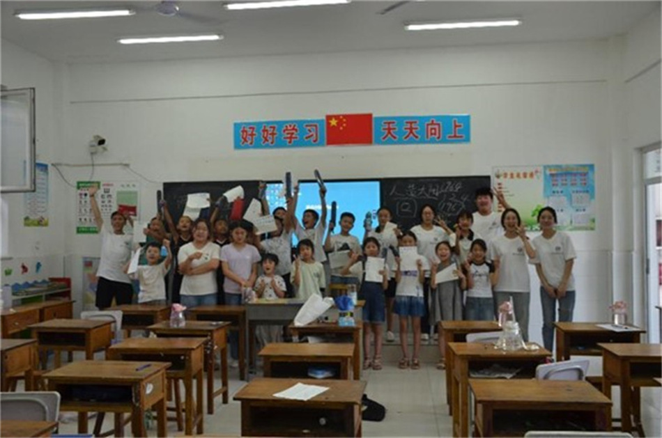 華北電力大學(xué)學(xué)子三下鄉(xiāng)：科技同行，破冰