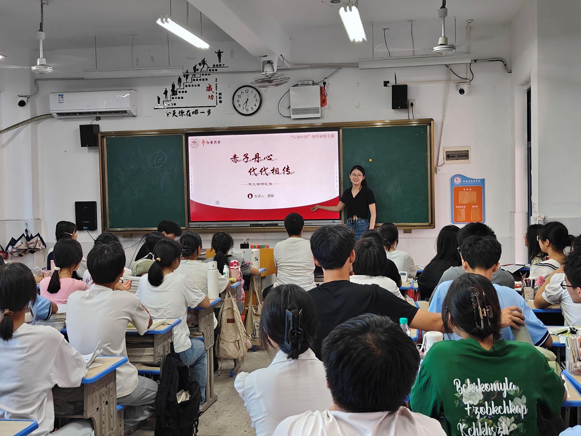 山東大學(xué)(威海)海洋學(xué)院紅韻溯源尋訪團(tuán)  走進(jìn)學(xué)?！_展紅色文化宣傳