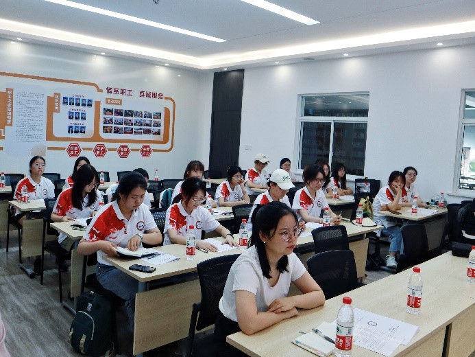 江南大學(xué)“志青春·與國(guó)同行”尋跡百年實(shí)踐團(tuán)攜手中國(guó)社會(huì)科學(xué)院經(jīng)濟(jì)研究所開(kāi)展“第五次無(wú)錫、保定農(nóng)村調(diào)查”
