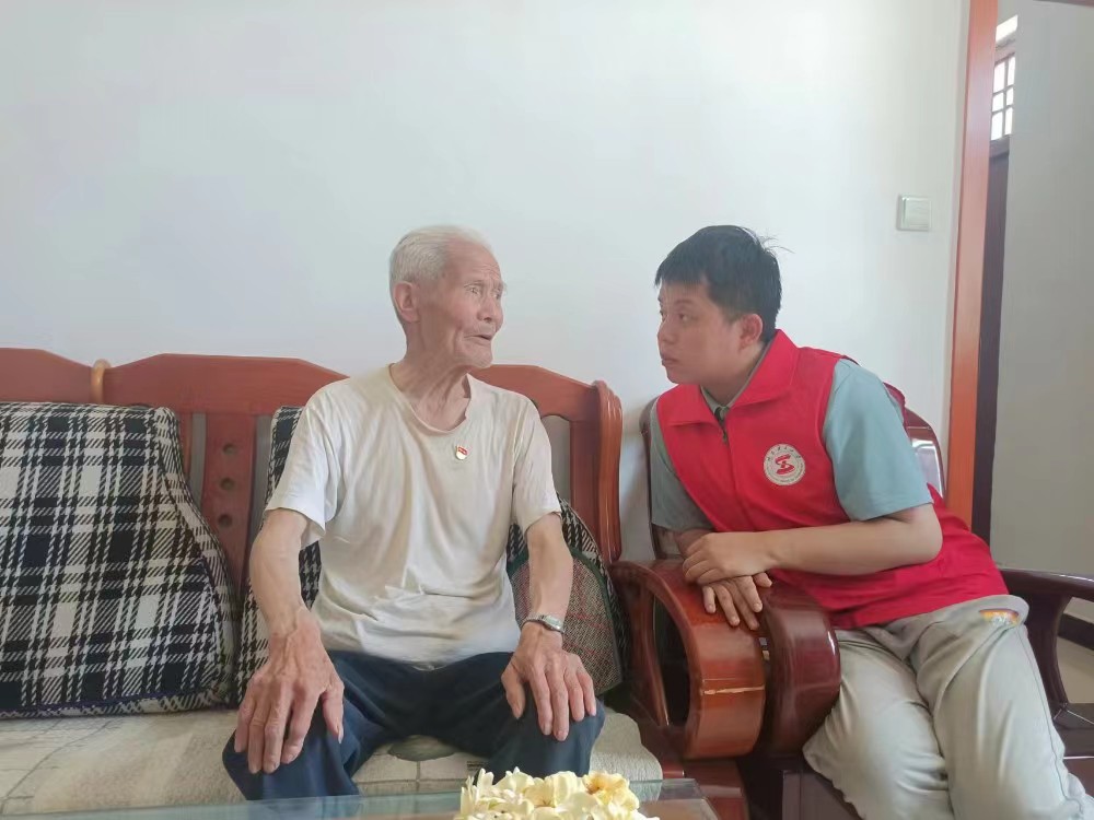 陜西理工大學(xué)三下鄉(xiāng)：老黨員講述初心故事，新青年牢記時(shí)代使命