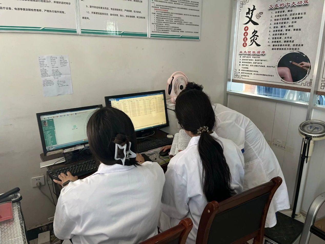 入戶走訪測(cè)血壓血糖，問(wèn)卷調(diào)研護(hù)老人健康