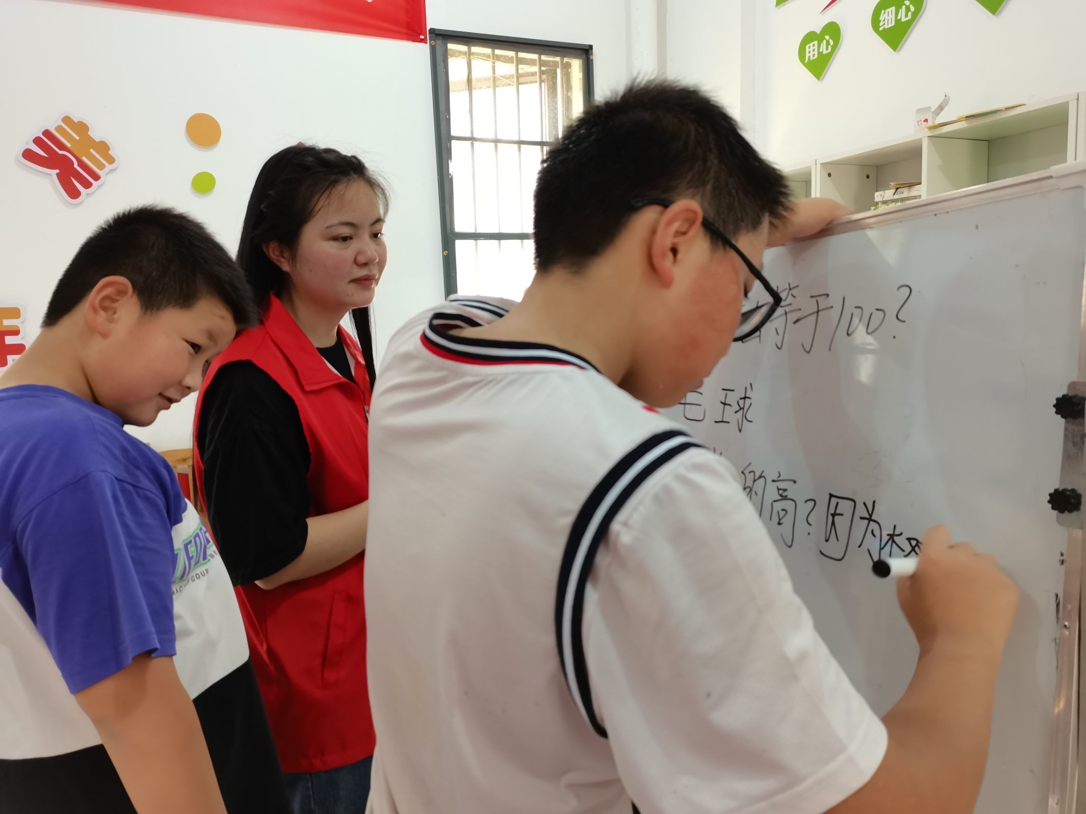 愛心點(diǎn)亮生命，青春鑄就未來