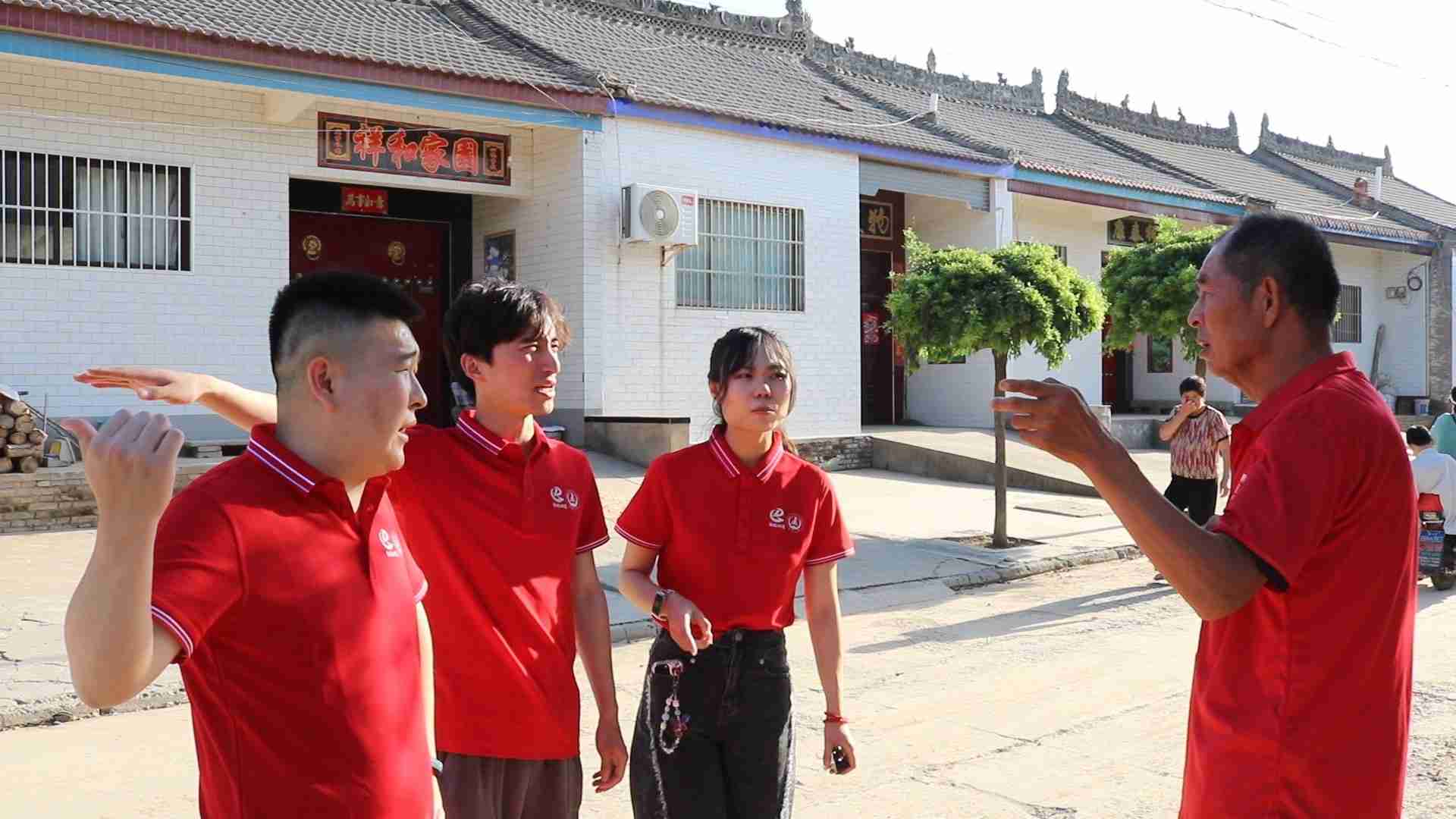訪談不同群體，汲取奮進(jìn)力量