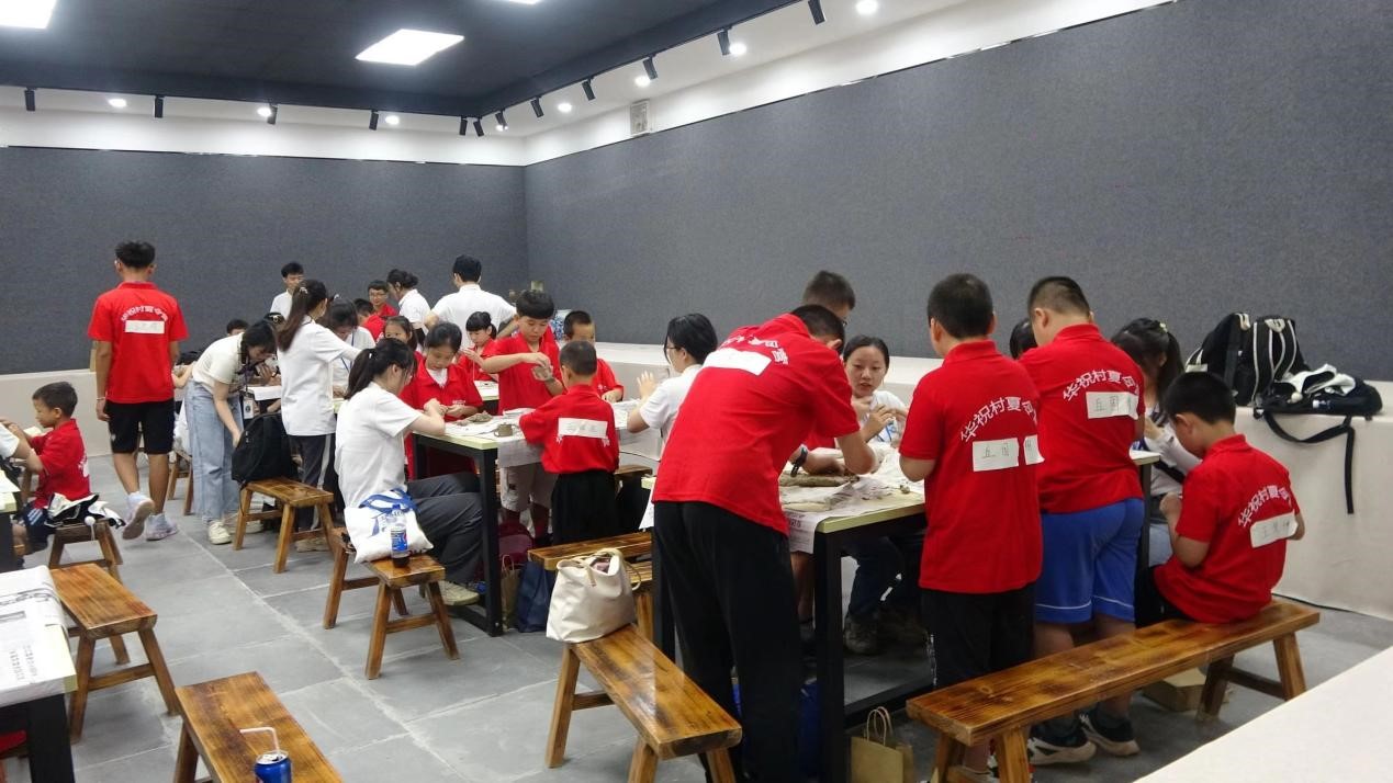陶瓷顯現(xiàn)傳承真章，漢樂奏響發(fā)展篇章 ——華南師范大學(xué)柳夏星火暑期社會(huì)實(shí)踐服務(wù)隊(duì)組織開展大埔縣茶陽鎮(zhèn)華祝村夏令營研學(xué)活動(dòng)