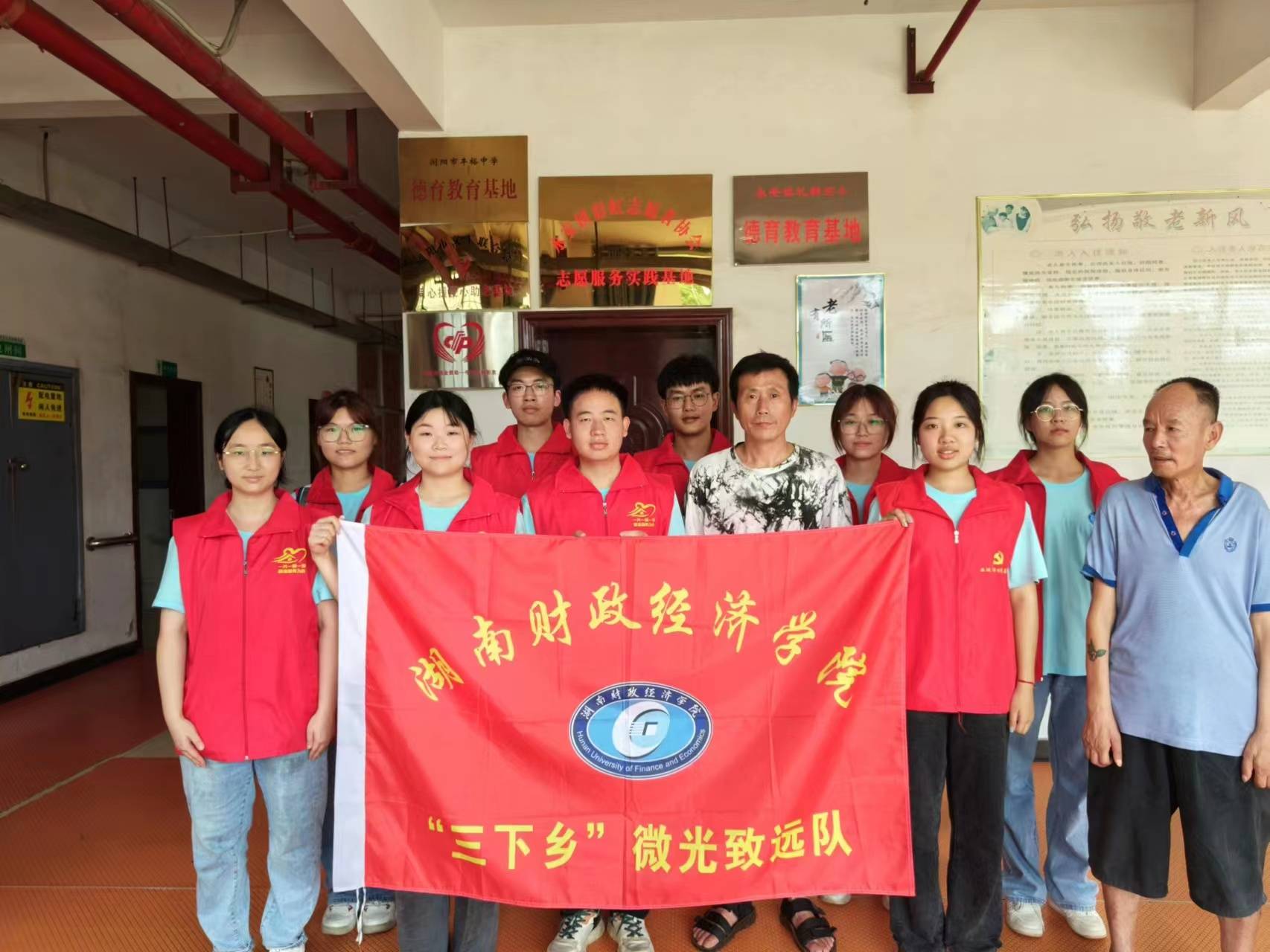 微光致遠(yuǎn)隊(duì)：情系桑榆晚，濃濃敬老情
