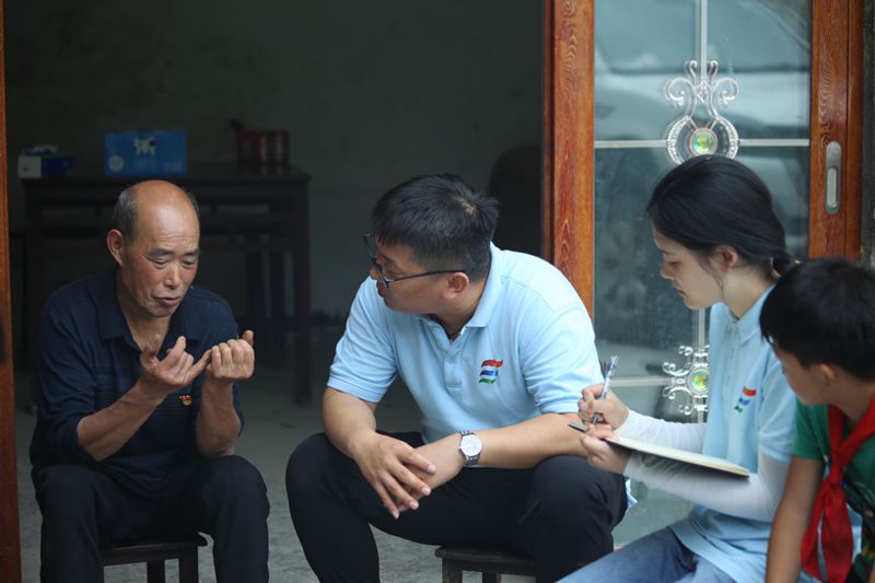 重外院學(xué)子三下鄉(xiāng)：黨齡五十載，從不忘黨恩